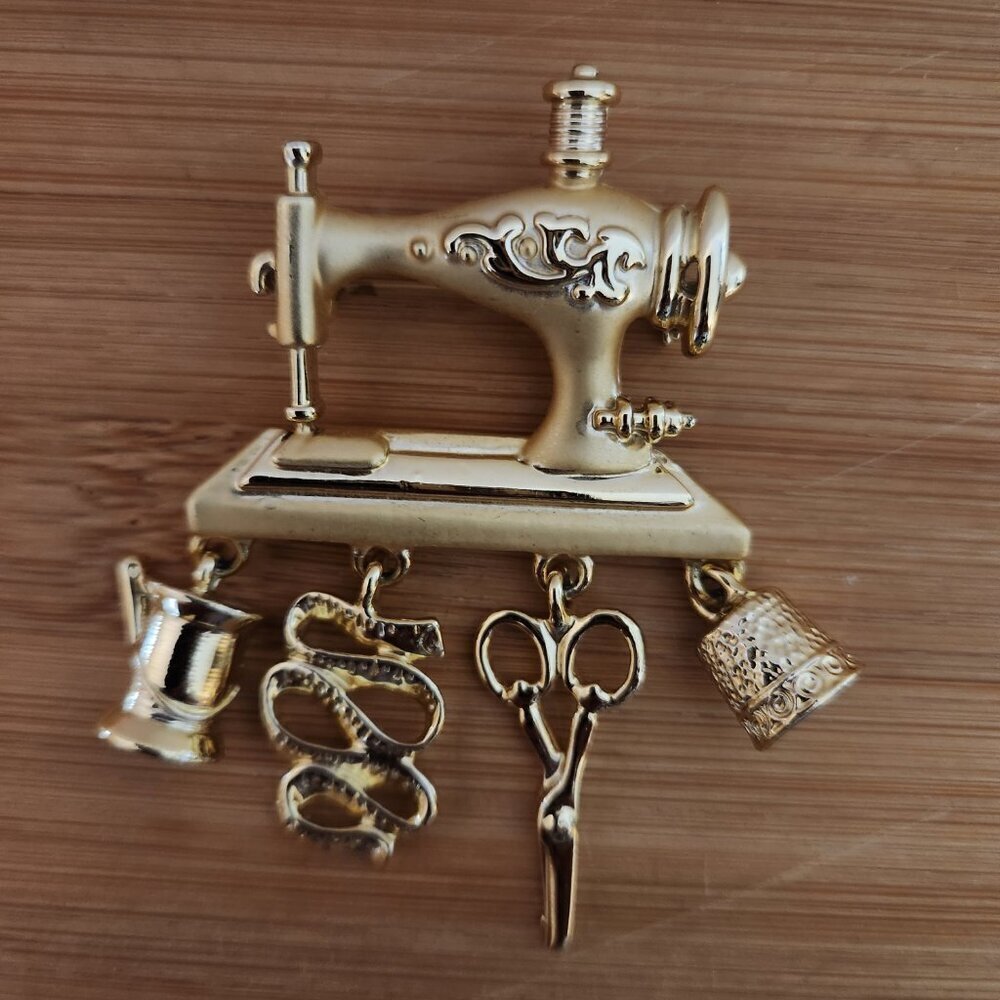 Danecraft Vintage Brooch Sewing Machine with charms Matte Gold Shiny Gold Pin - Picture 4 of 7